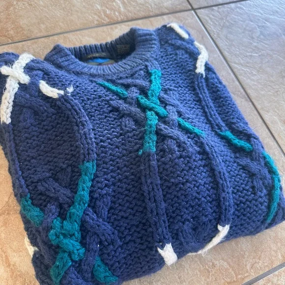 Vintage 90’s chunky knit Navy Sweater acrylic knit size small - Picture 6 of 7